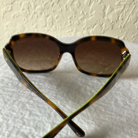 Coach: Emma (L001) Tortoise Shell Sunglasses- flaws - Picture 8 of 16